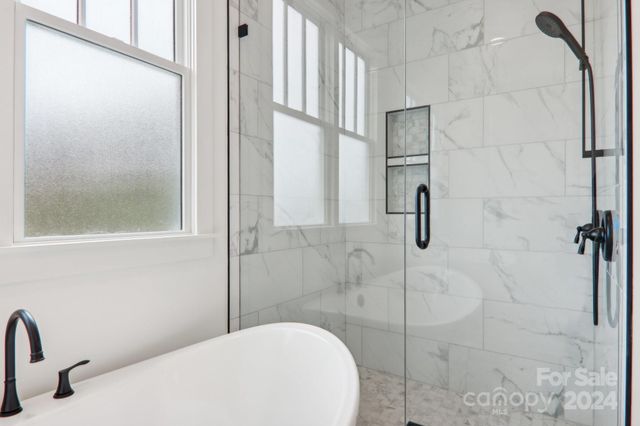 62 Maple Knoll Drive, Hendersonville, NC 28792