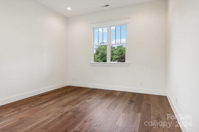 62 Maple Knoll Drive, Hendersonville, NC 28792