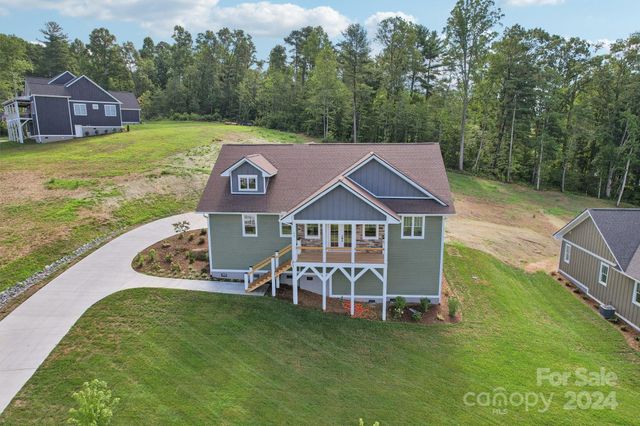 62 Maple Knoll Drive, Hendersonville, NC 28792