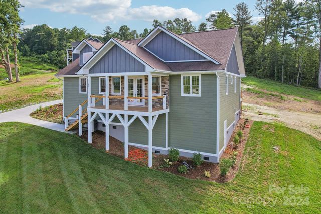 62 Maple Knoll Drive, Hendersonville, NC 28792