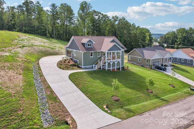 62 Maple Knoll Drive, Hendersonville, NC 28792