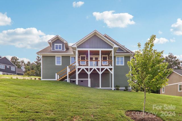 62 Maple Knoll Drive, Hendersonville, NC 28792