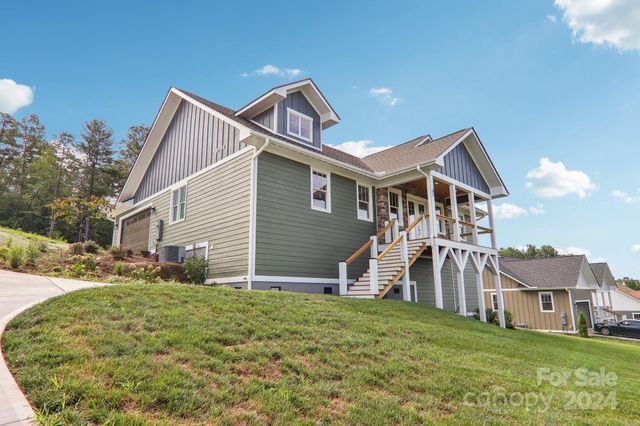 62 Maple Knoll Drive, Hendersonville, NC 28792