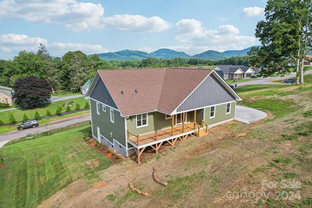 62 Maple Knoll Drive, Hendersonville, NC 28792