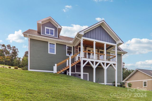 62 Maple Knoll Drive, Hendersonville, NC 28792