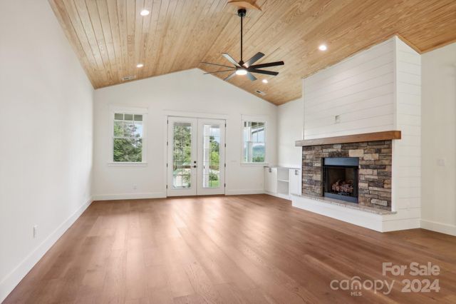 62 Maple Knoll Drive, Hendersonville, NC 28792