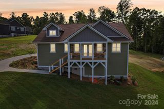 62 Maple Knoll Drive, Hendersonville, NC 28792