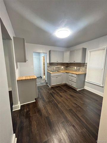 6242 Frontenac Street, Detroit, MI 48211