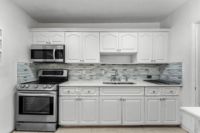 2030 NW 43rd Street, Miami, FL 33142