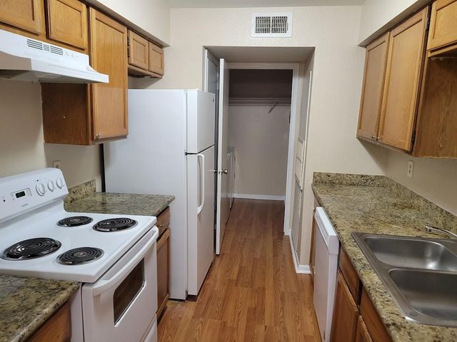 6606 De Moss Drive 604, Houston, TX 77074