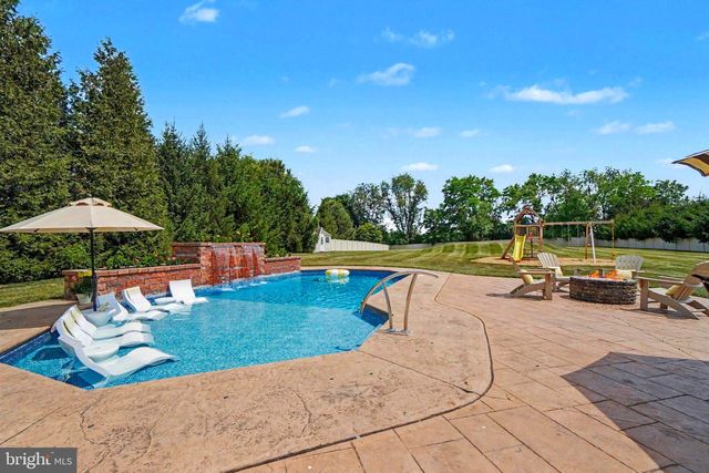 2 RIDGE DRIVE, Carlisle, PA 17015