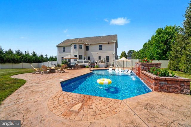 2 RIDGE DRIVE, Carlisle, PA 17015