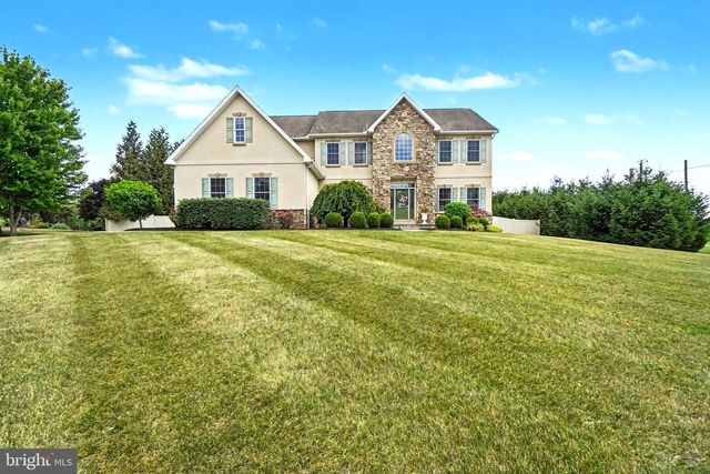 2 RIDGE DRIVE, Carlisle, PA 17015