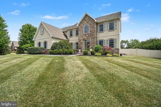 2 RIDGE DRIVE, Carlisle, PA 17015