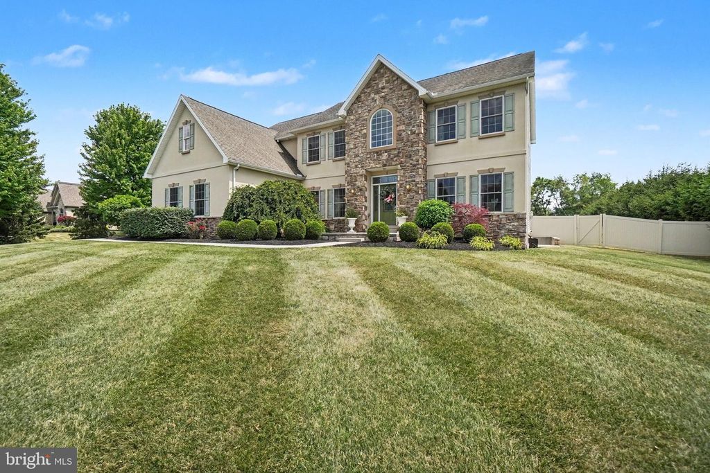 2 RIDGE DRIVE, Carlisle, PA 17015