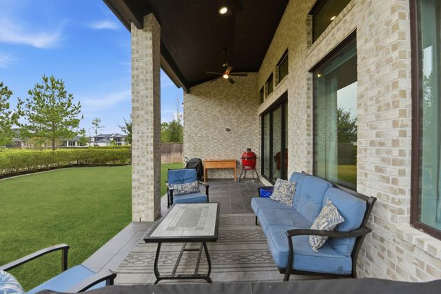 10102 S Goshawk Trail, Conroe, TX 77385