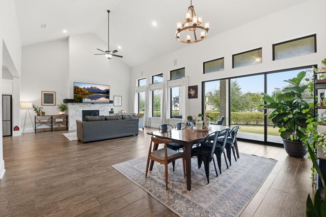 10102 S Goshawk Trail, Conroe, TX 77385