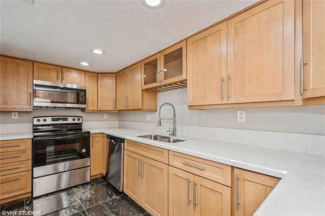 835 NW 81st Ter 7, Plantation, FL 33324