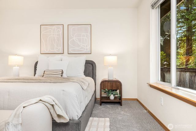 923 Sarah Ct NW, Olympia, WA 98502