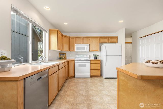 923 Sarah Ct NW, Olympia, WA 98502