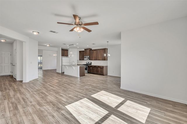 620 Little Draw LN, Leander, TX 78641
