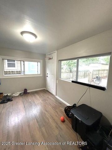 1530 New York Avenue, Lansing, MI 48906