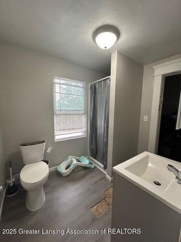 1530 New York Avenue, Lansing, MI 48906