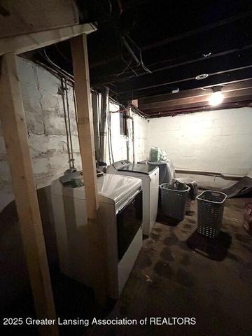 1530 New York Avenue, Lansing, MI 48906