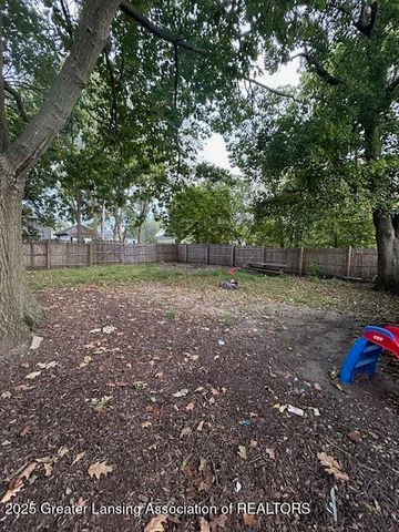 1530 New York Avenue, Lansing, MI 48906