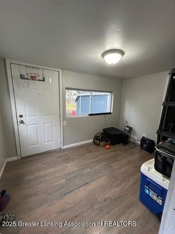 1530 New York Avenue, Lansing, MI 48906