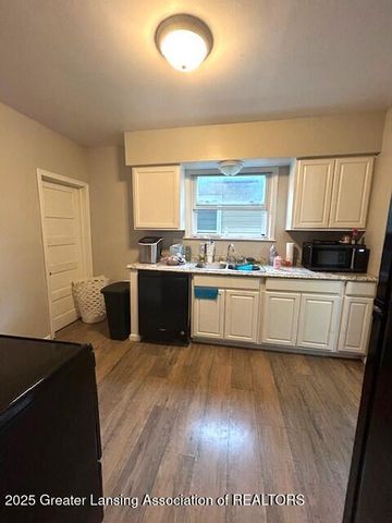 1530 New York Avenue, Lansing, MI 48906