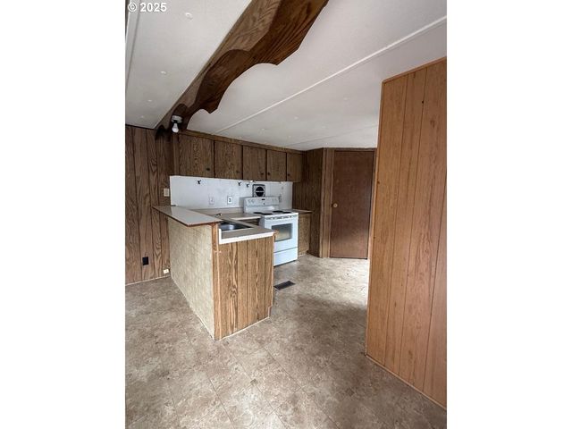 5000 Ne STEPHENS St, Roseburg, OR 97470