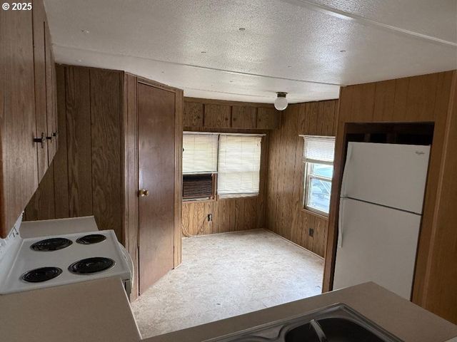 5000 Ne STEPHENS St, Roseburg, OR 97470