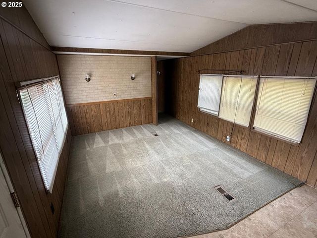 5000 Ne STEPHENS St, Roseburg, OR 97470