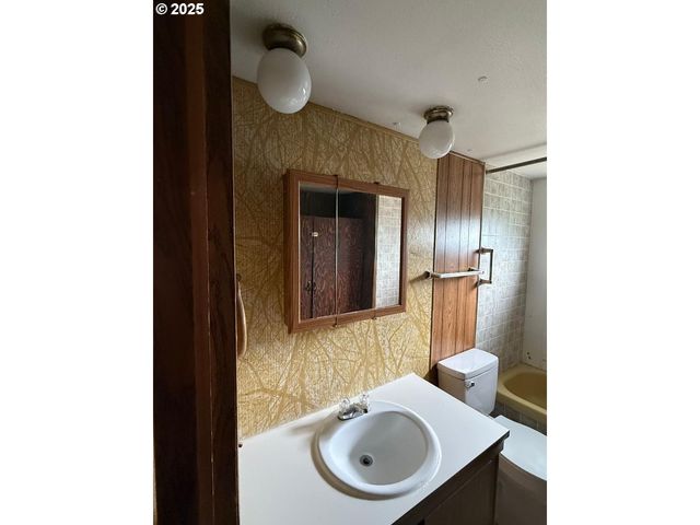 5000 Ne STEPHENS St, Roseburg, OR 97470