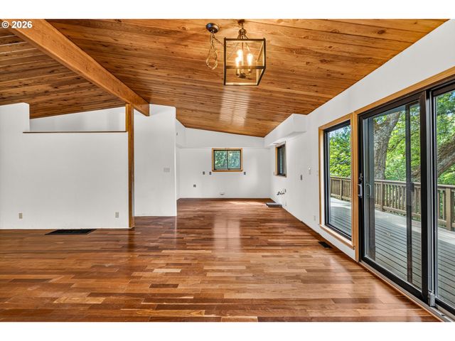 21625 Sw JOHNSON Rd, West Linn, OR 97068