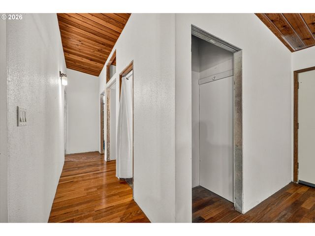 21625 Sw JOHNSON Rd, West Linn, OR 97068