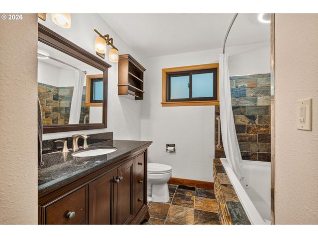 21625 Sw JOHNSON Rd, West Linn, OR 97068