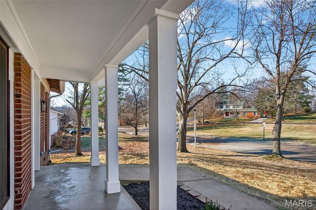 952 Queensbridge Road, Manchester, MO 63021