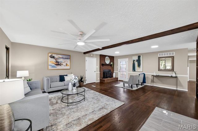 952 Queensbridge Road, Manchester, MO 63021