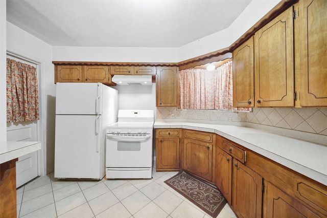 911 E 14th Street, Houston, TX 77009