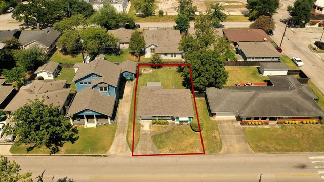 911 E 14th Street, Houston, TX 77009