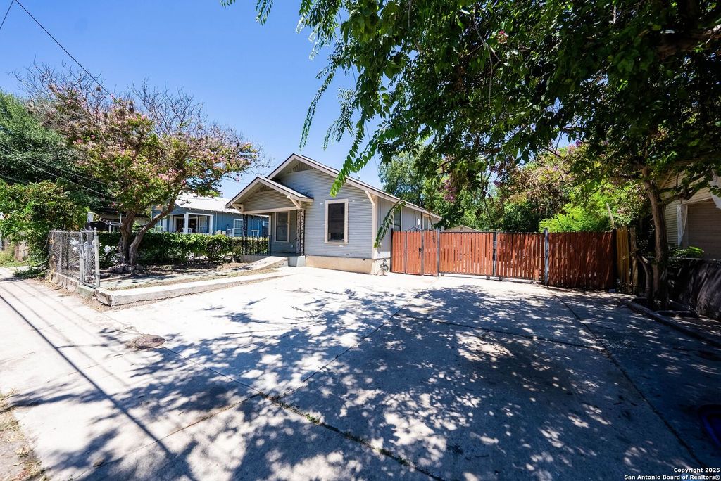2611 Martin, San Antonio, TX 78207