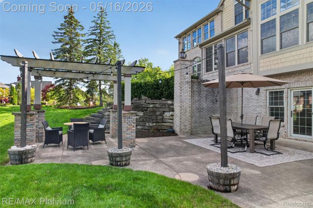 10709 Stoney Point Drive, Green Oak Township, MI 48178