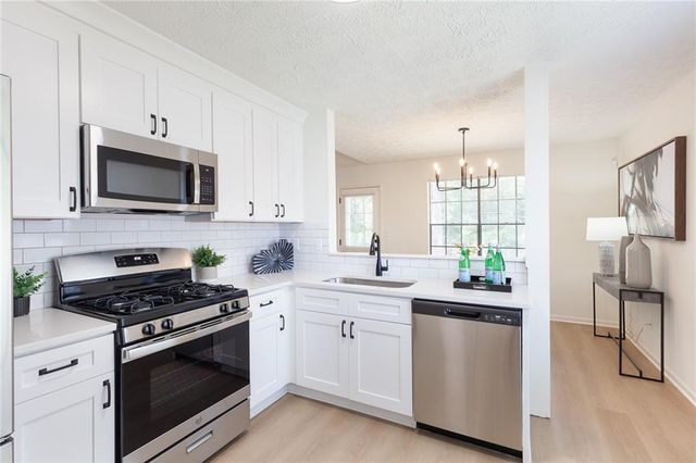 240 Chase Woods Circle, Jonesboro, GA 30236