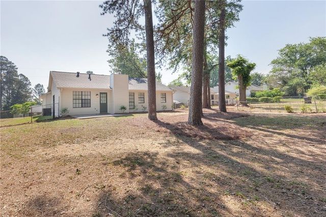 240 Chase Woods Circle, Jonesboro, GA 30236
