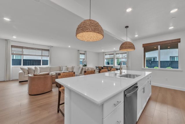 5936 Rosalee St, Sacramento, CA 95835
