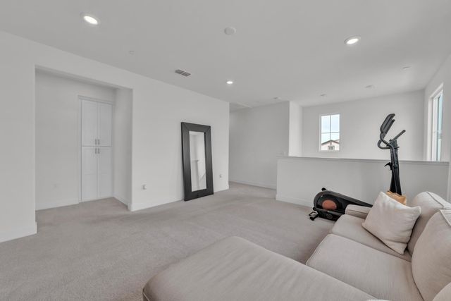 5936 Rosalee St, Sacramento, CA 95835
