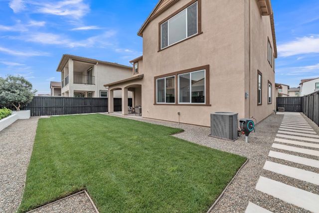 5936 Rosalee St, Sacramento, CA 95835
