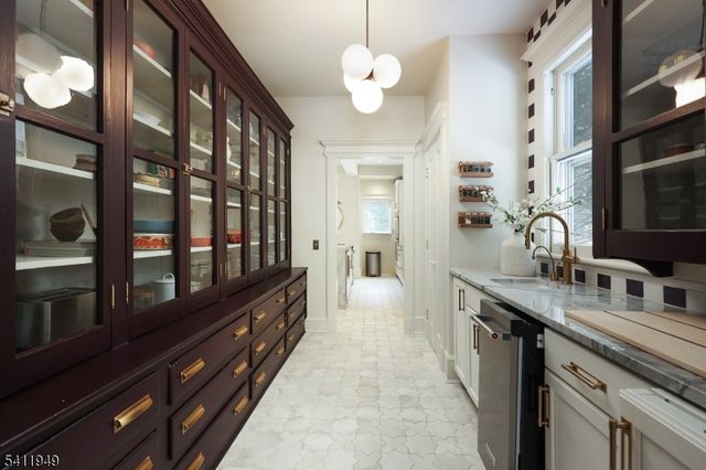 318 South Euclid Avenue, Westfield Town, NJ 07090